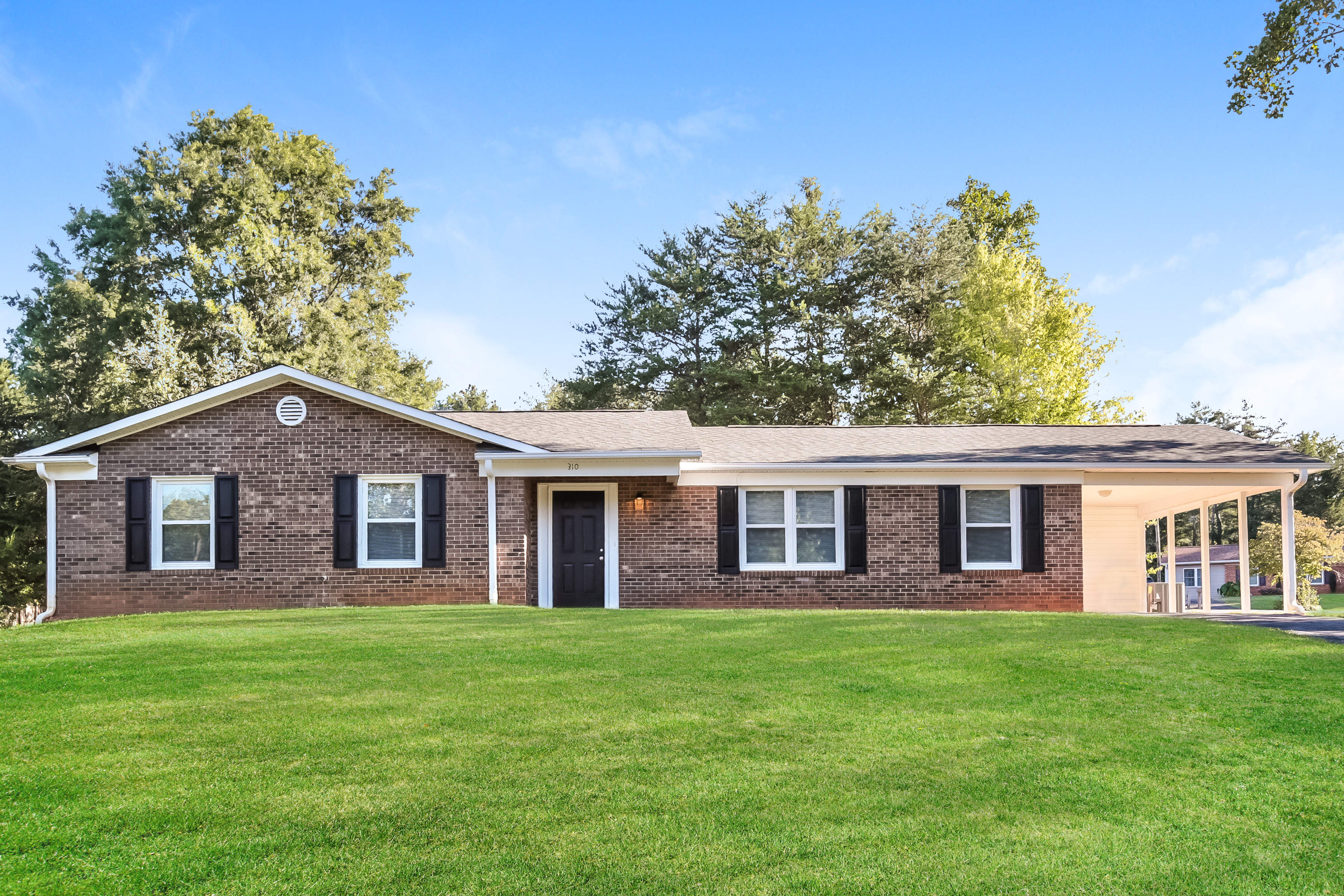 310 ROLLING HILLS LN MOCKSVILLE, NC 27028